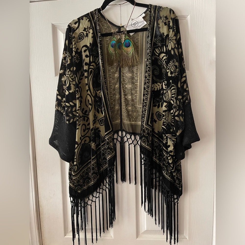 Ladies fringed shawl/wrap